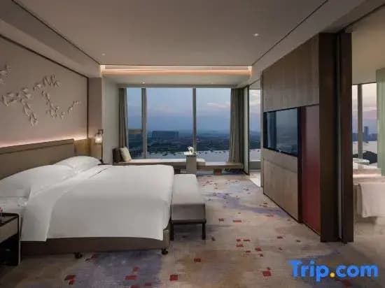 2 Bedrooms Family Suite with river view