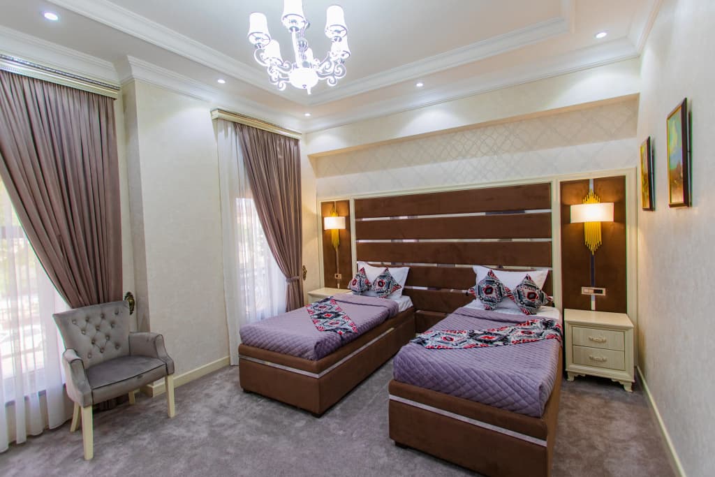 Double Suite with city view twin beds