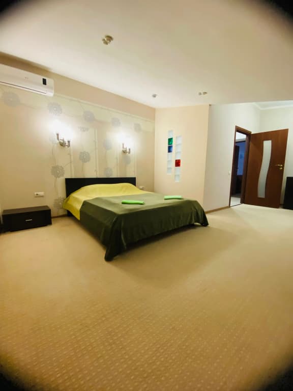 Double Suite full double bed