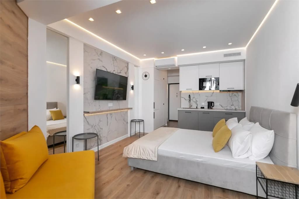 Comfort + Double Studio with park view full double bed