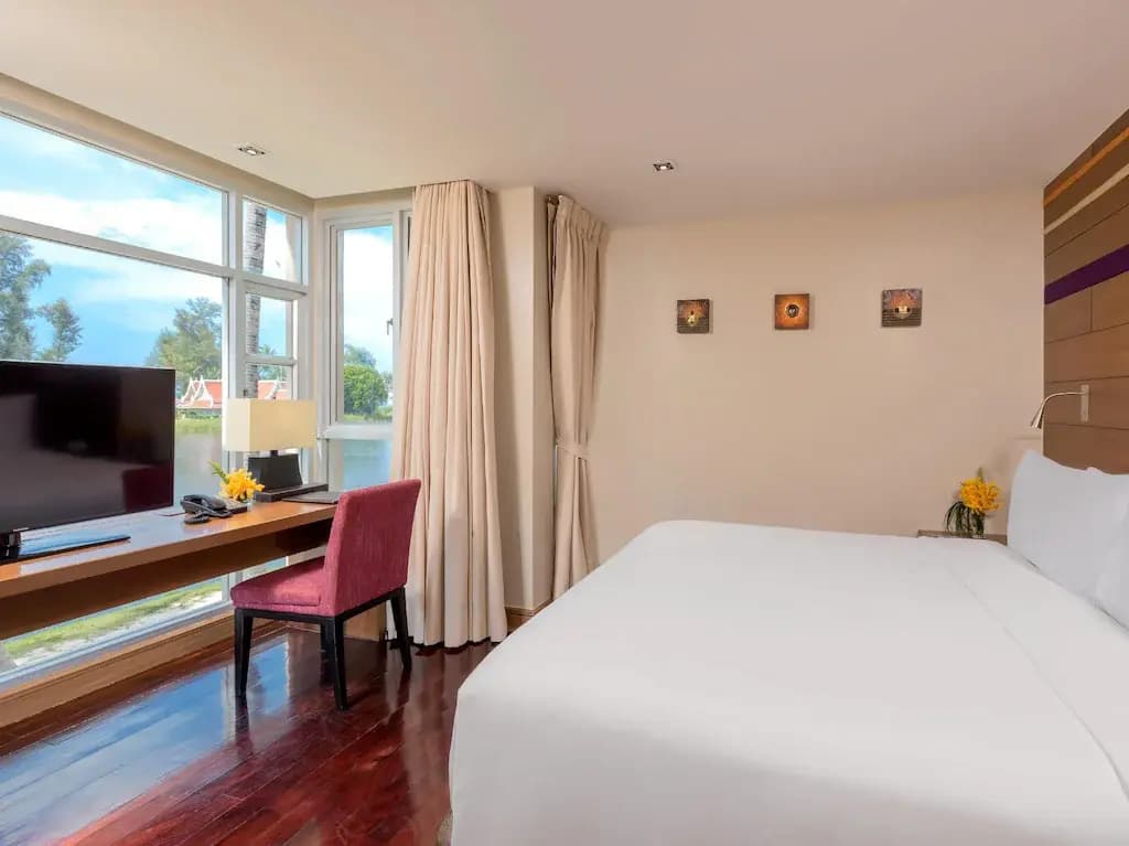 2 Bedrooms Island Duplex with balcony and with lake view