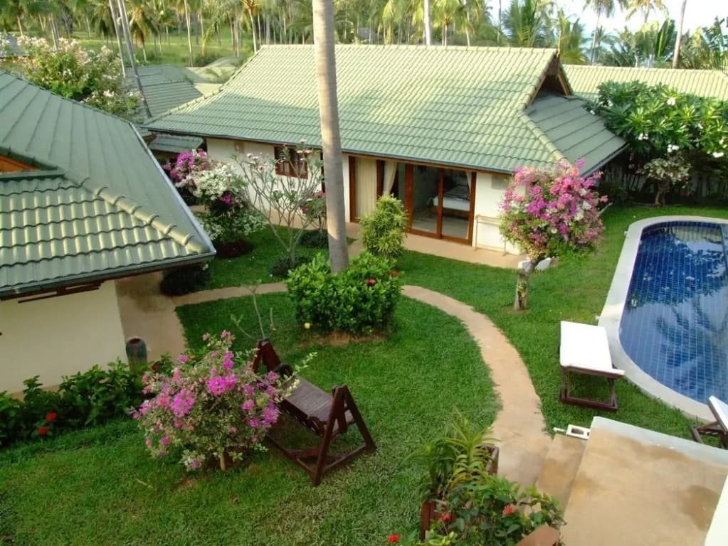 5 Bedrooms Villa