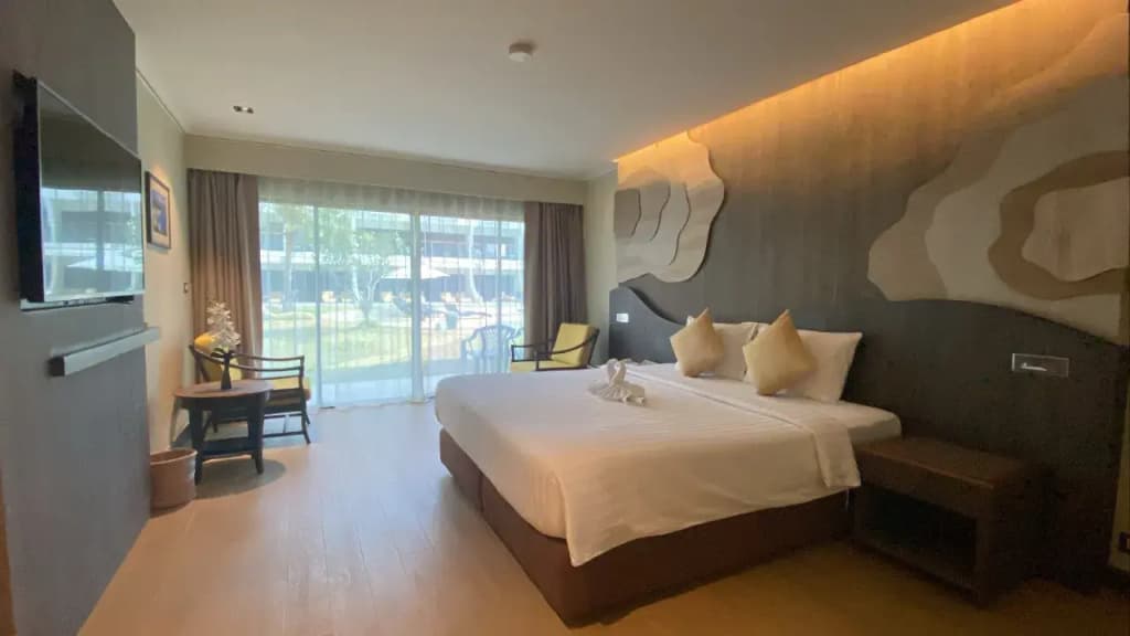 Deluxe Double room with balcony and with garden view full double bed