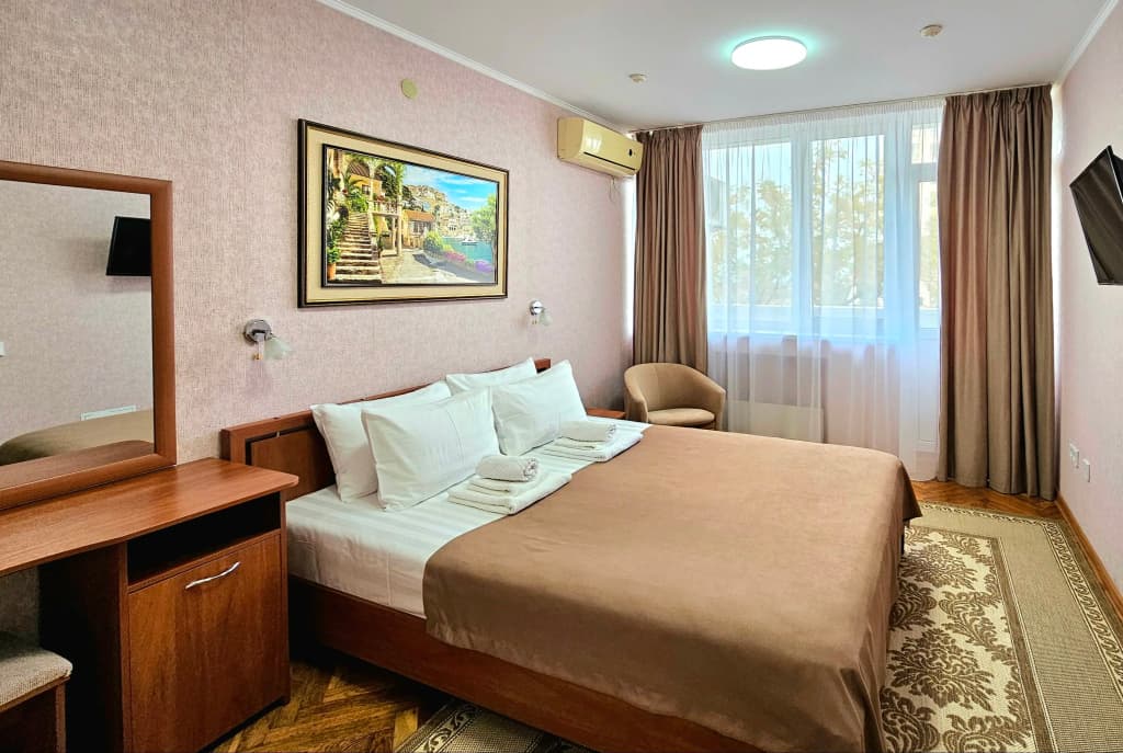 2 Bedrooms Superior Family room with balcony and with city view