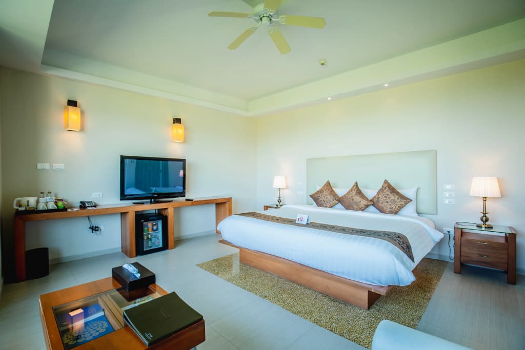 Deluxe Double room with balcony full double bed