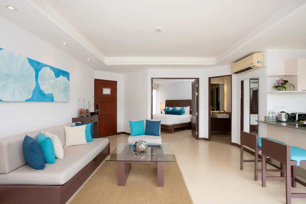 1 Bedroom Double Suite with balcony full double bed