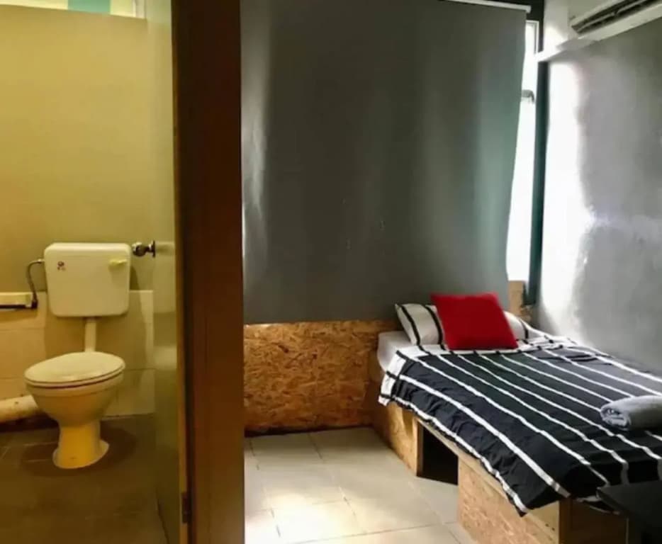 Economy room