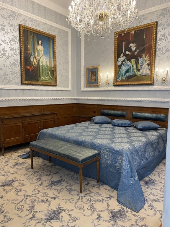 2 Bedrooms Deluxe Double room with city view full double bed