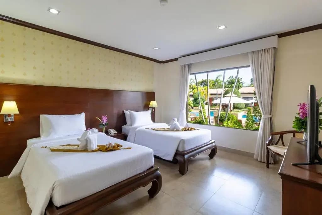 1 Bedroom Double Junior Suite with pool view twin beds