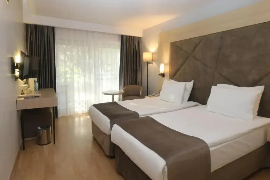 Superior Double room with land view full double bed
