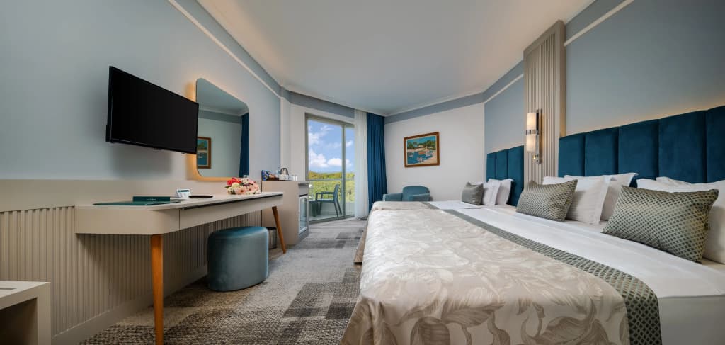 Standard Triple room with garden view