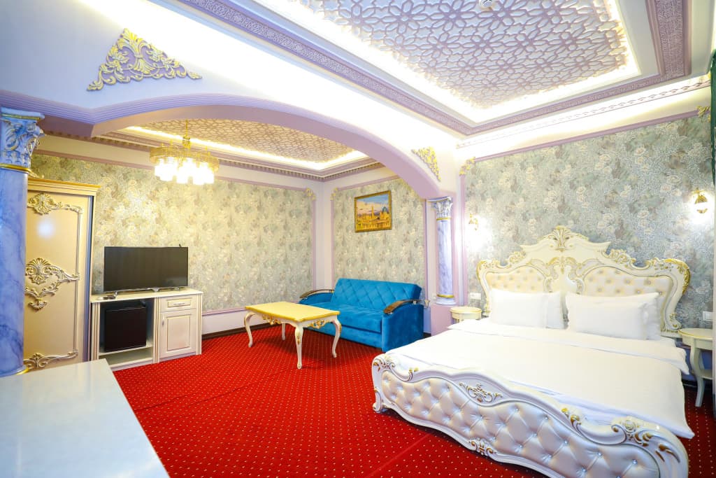 Double Suite with balcony full double bed