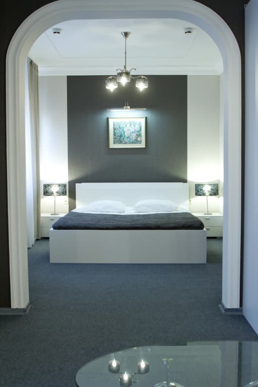Double Suite full double bed