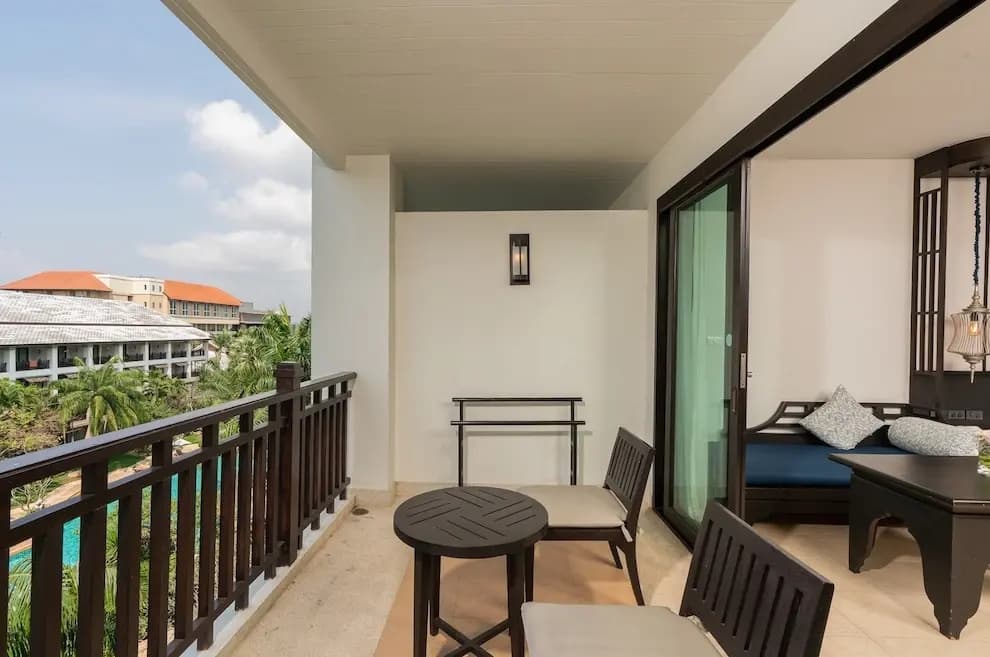 Deluxe Double room with balcony and with pool view full double bed