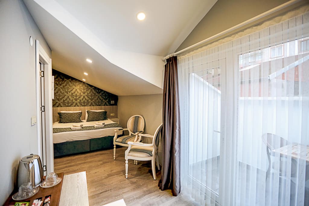 Standard room with balcony and with city view