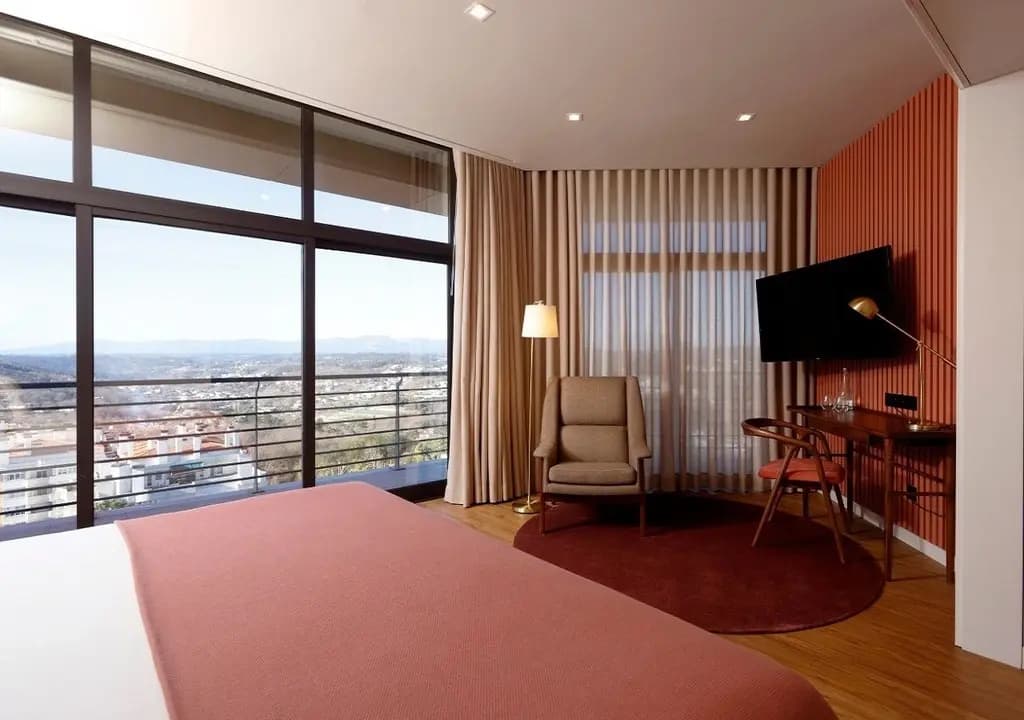 Double Suite full double bed