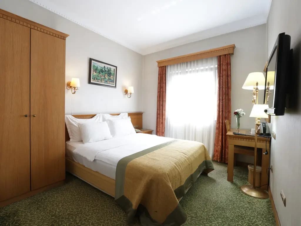 Economy room
