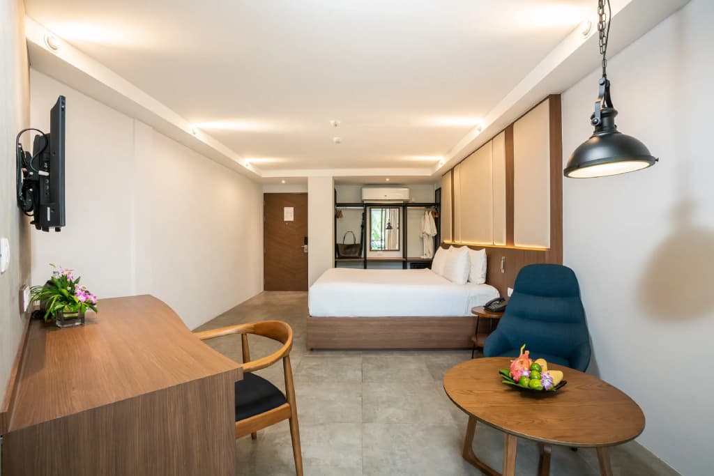 Deluxe Double room with balcony full double bed