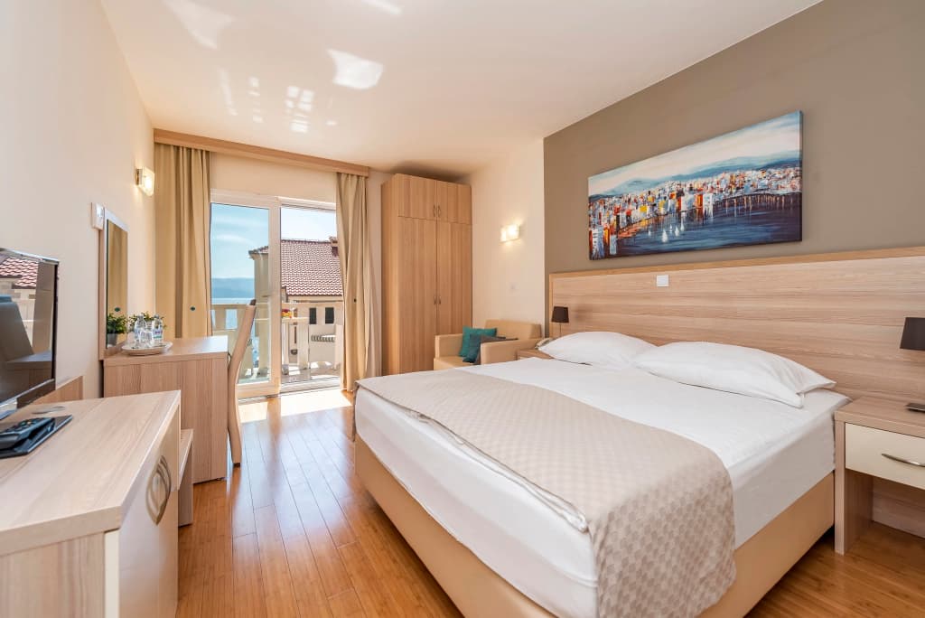 Superior Double room with balcony and with view full double bed