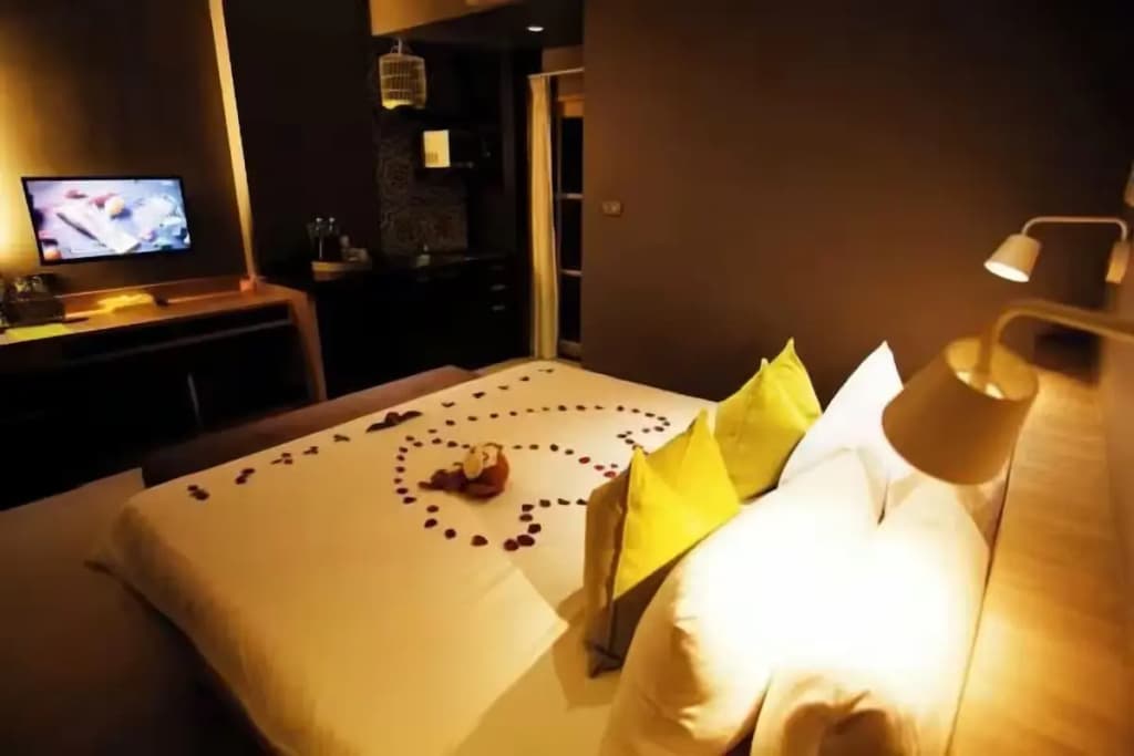 Deluxe Double room with balcony and with city view full double bed