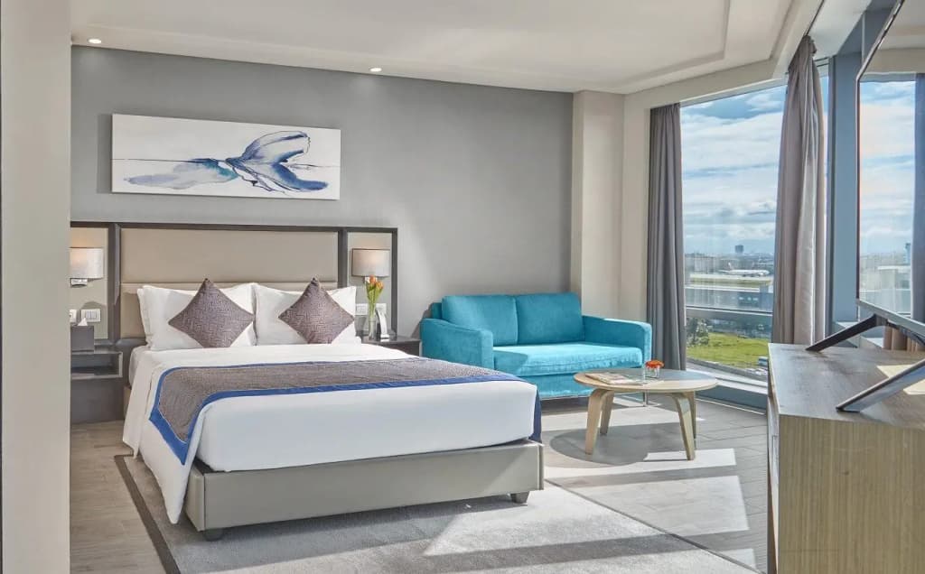Runway Corner Double Suite with Airport View full double bed