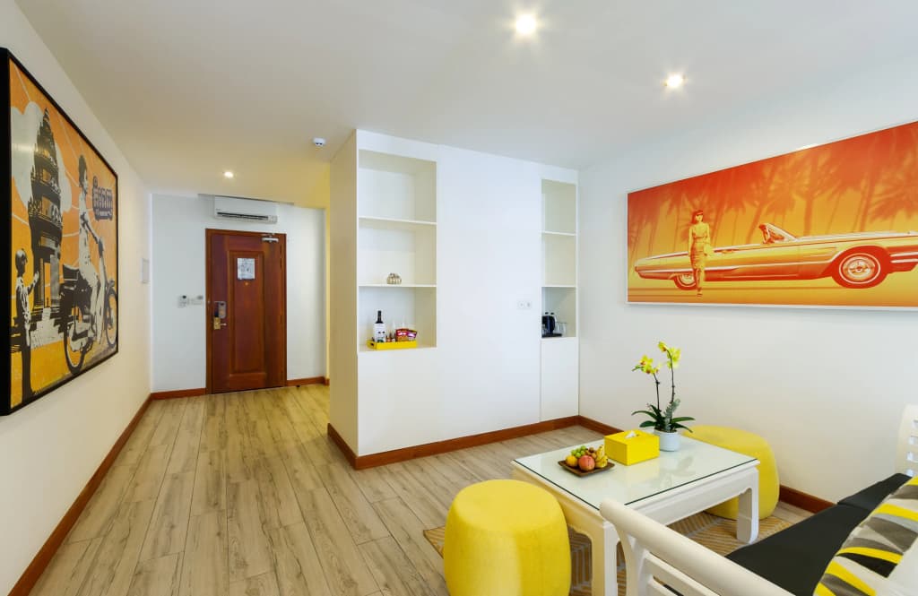Modern Chic Double Suite with balcony full double bed