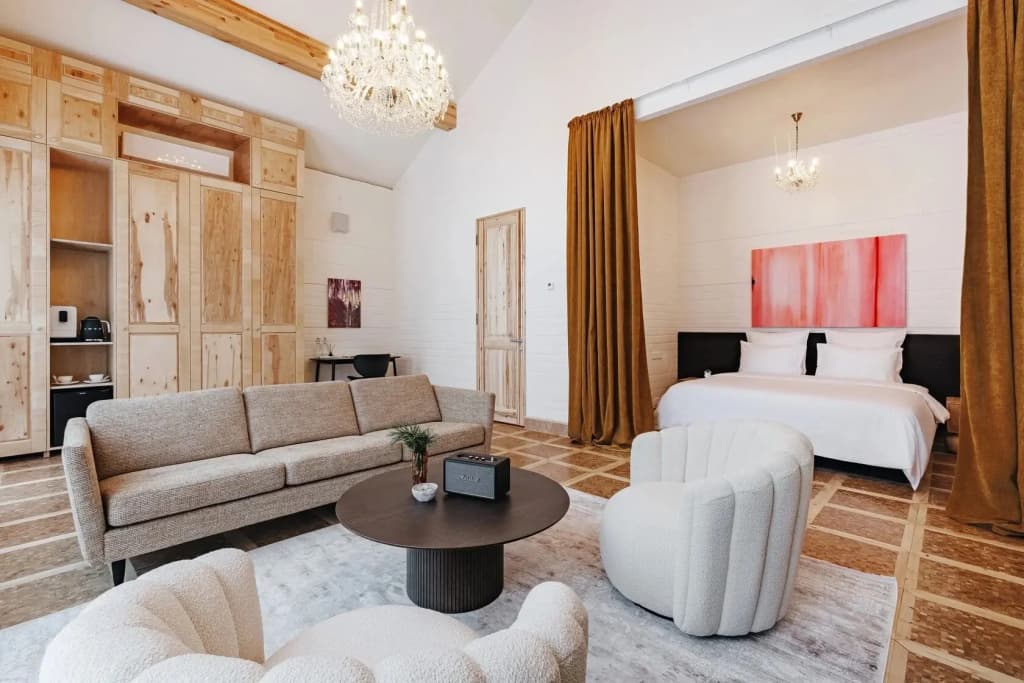 Luxury on the 2nd Line Double Cottage full double bed