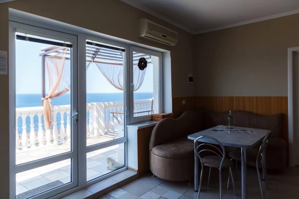 2 Bedrooms Apartment with balcony and with sea view