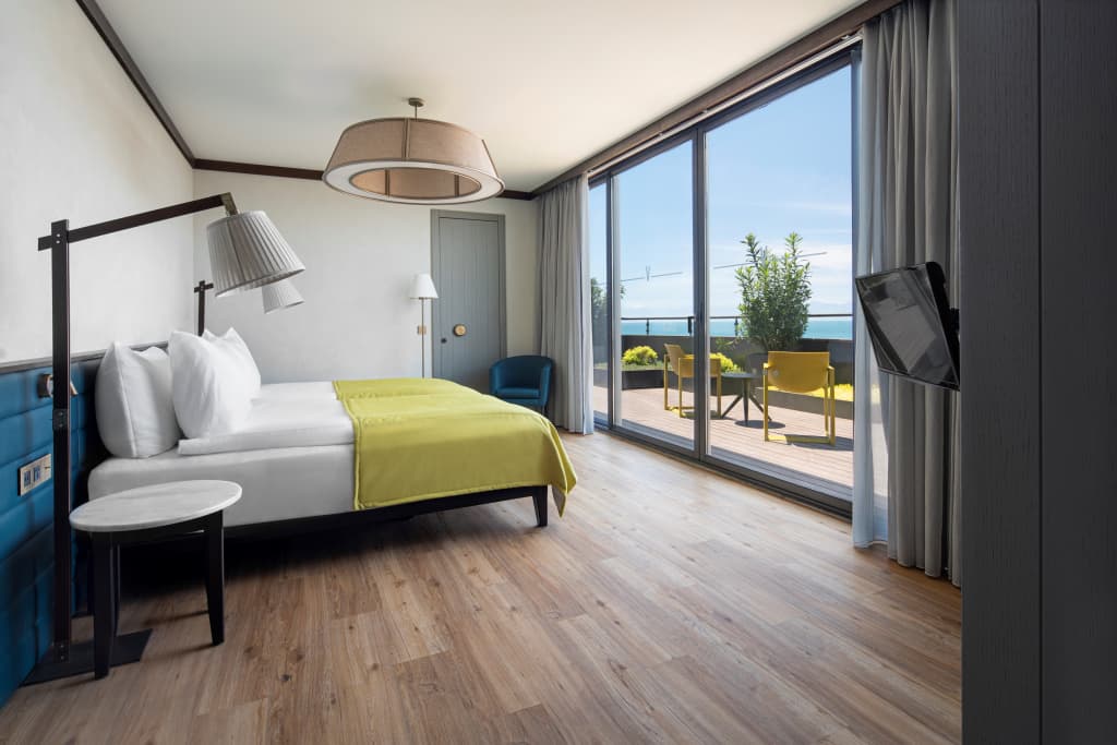 Double Suite full double bed