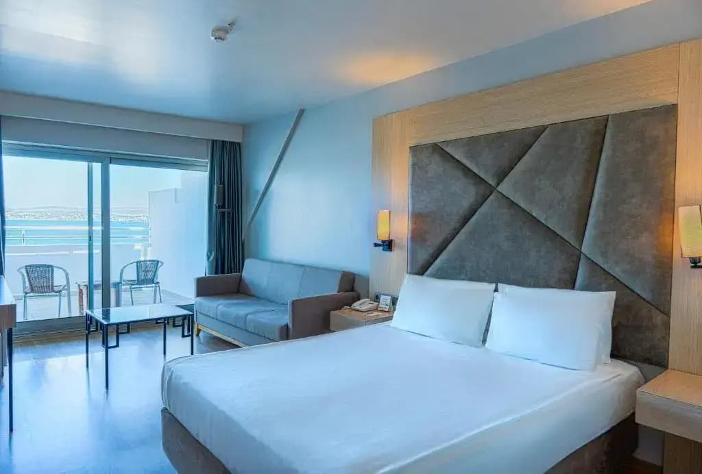 Deluxe Double room with sea view full double bed