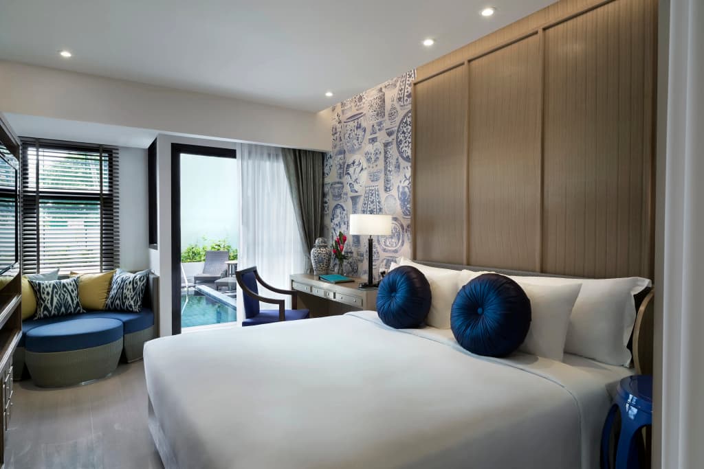 Deluxe Pool Access Double room full double bed
