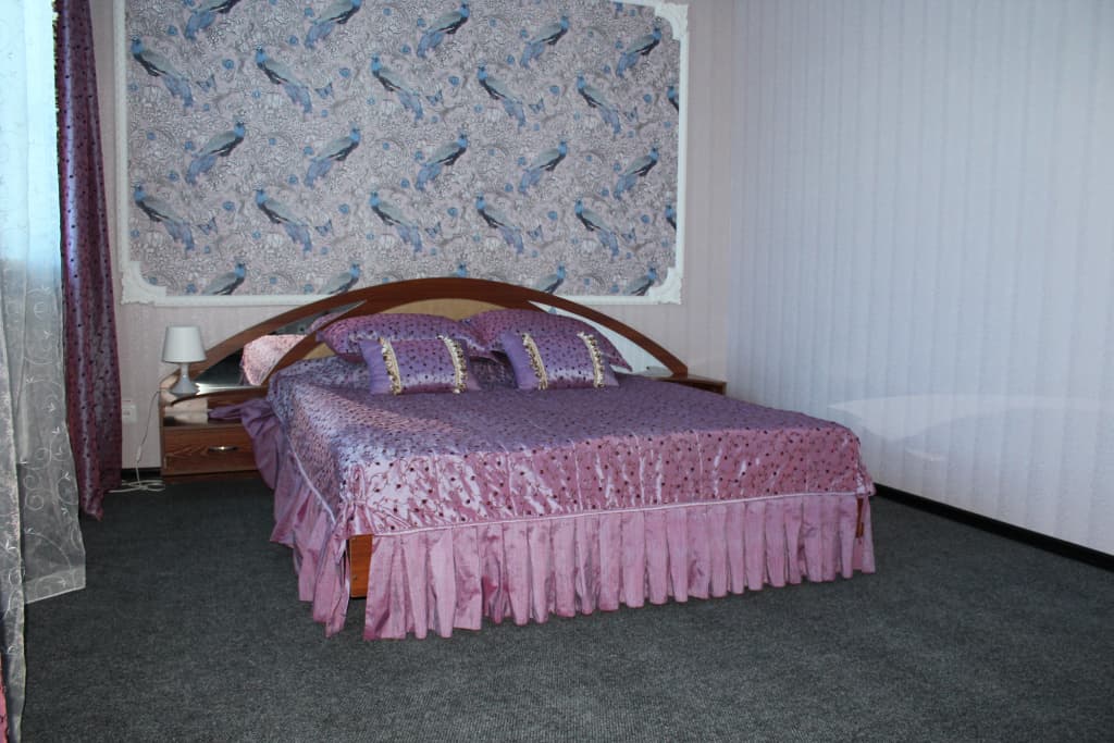 Double Suite full double bed