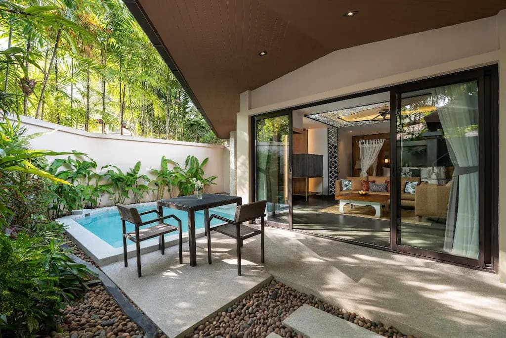 Double Pool Villa full double bed