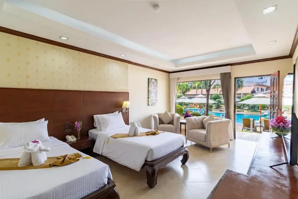 Deluxe Double room with pool view twin beds
