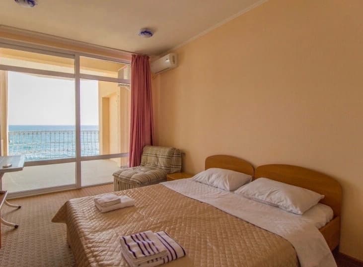 Comfort Double room with balcony and with view full double bed