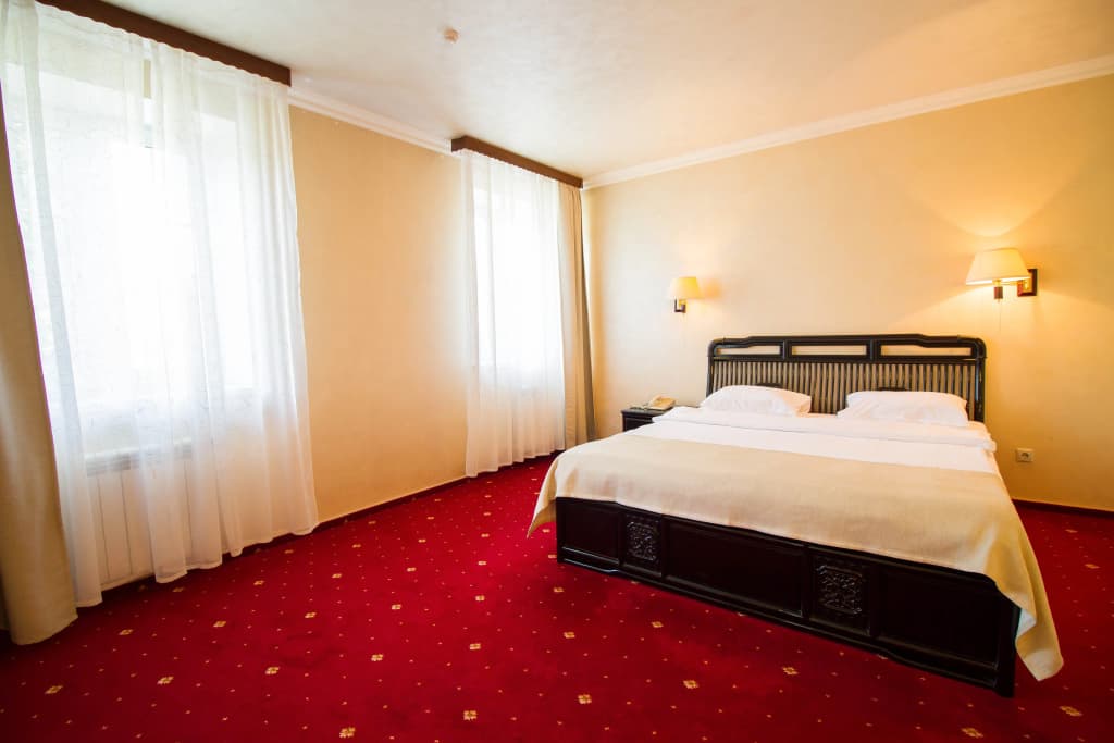 Double Suite full double bed