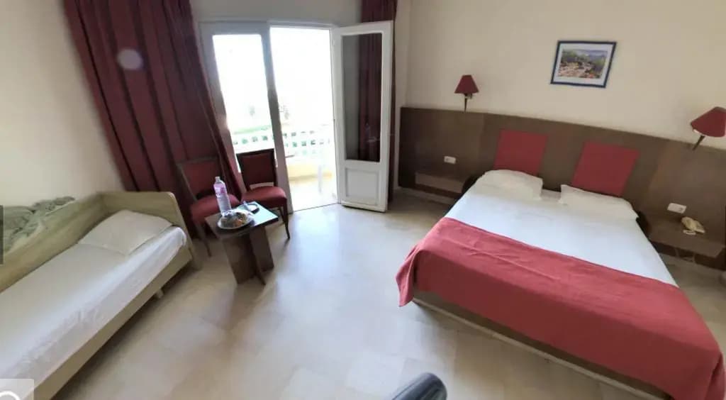 Standard Triple room