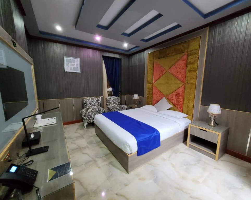 Deluxe Double Junior Suite full double bed