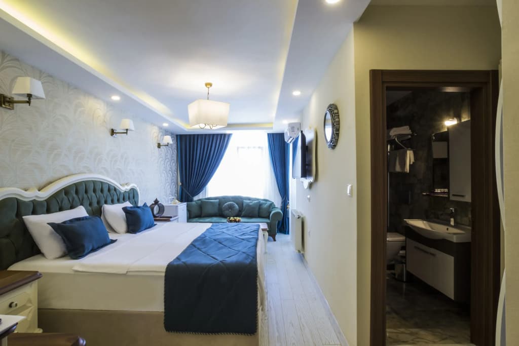 Double Junior Suite with city view full double bed
