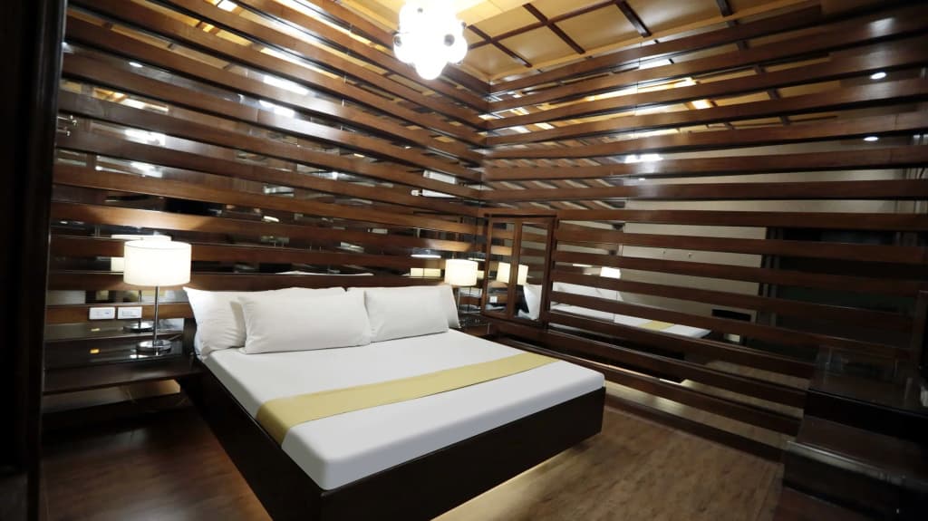 Double Suite full double bed