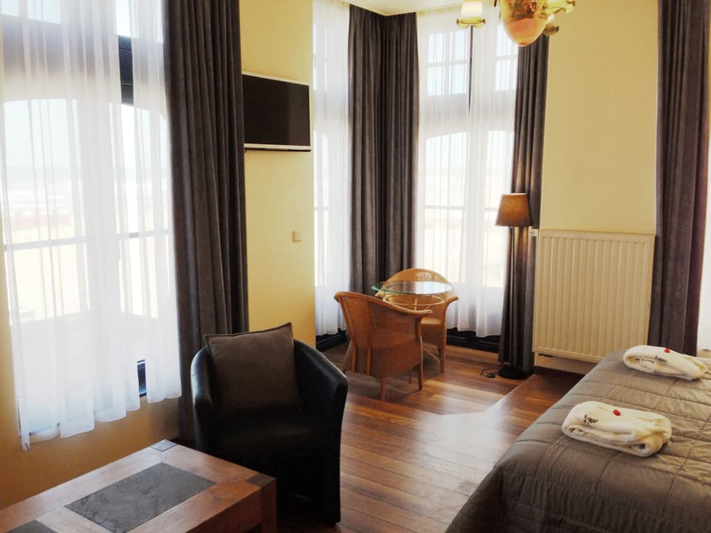 Standard Double room beachfront twin beds
