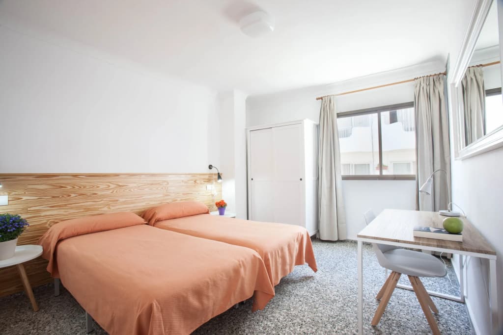 3 Bedrooms Apartment