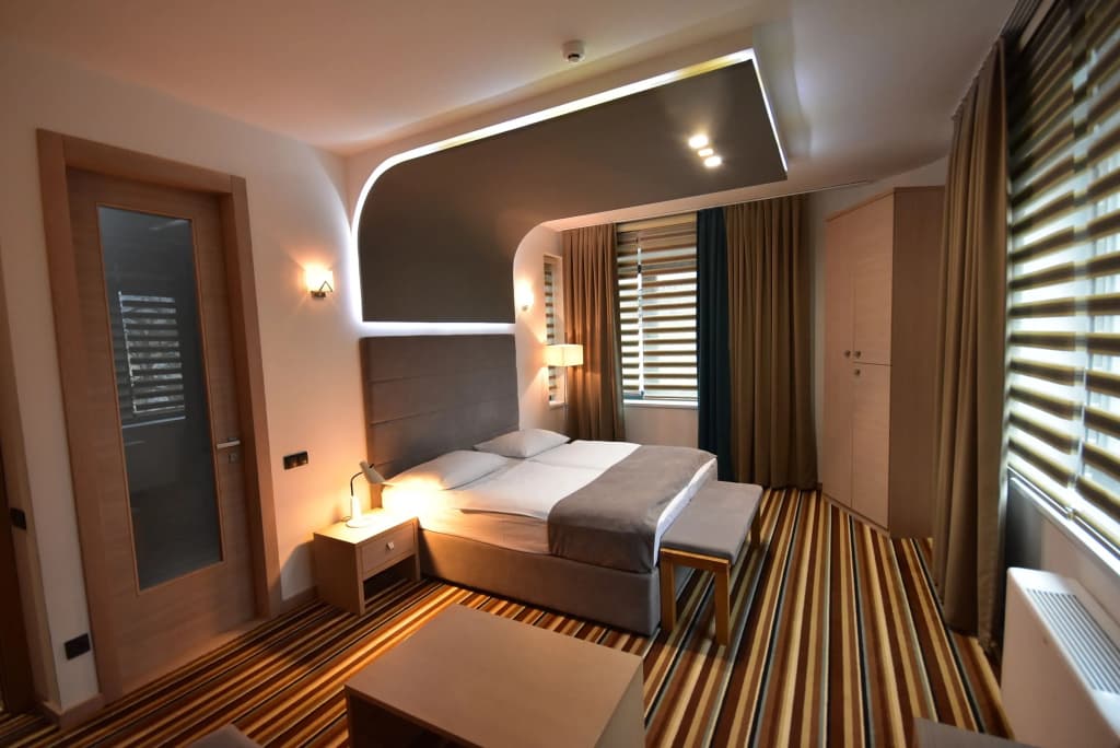 Standard Triple room with city view