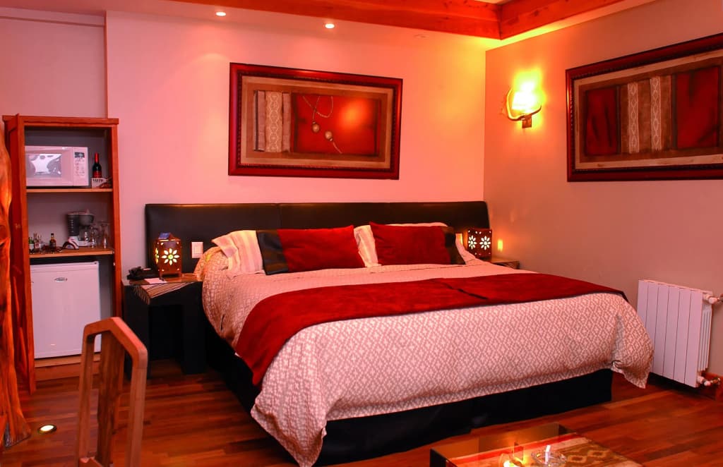 Double Suite full double bed
