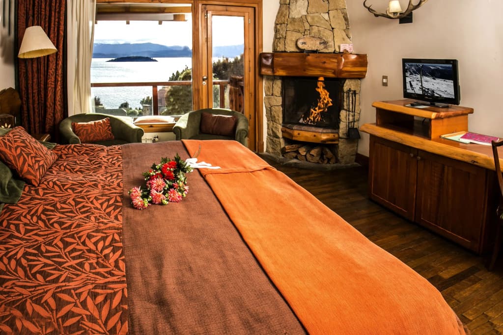 Suite with lake view