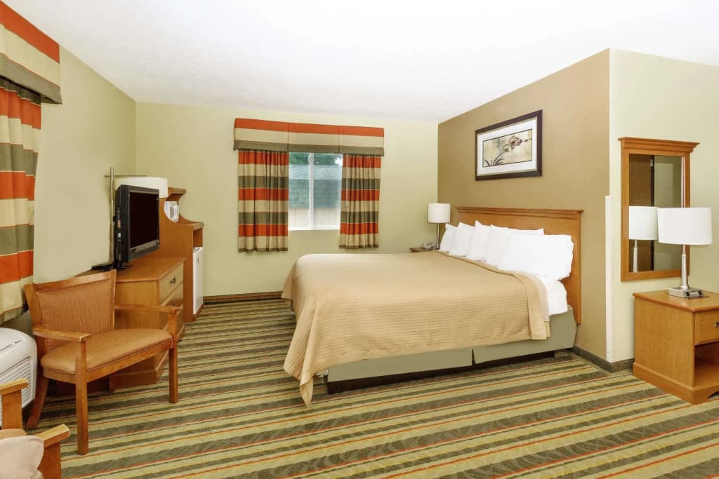 Double Suite full double bed