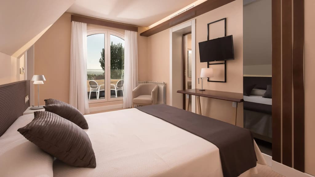 Deluxe Double room full double bed