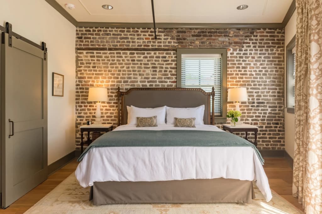 Double Suite full double bed