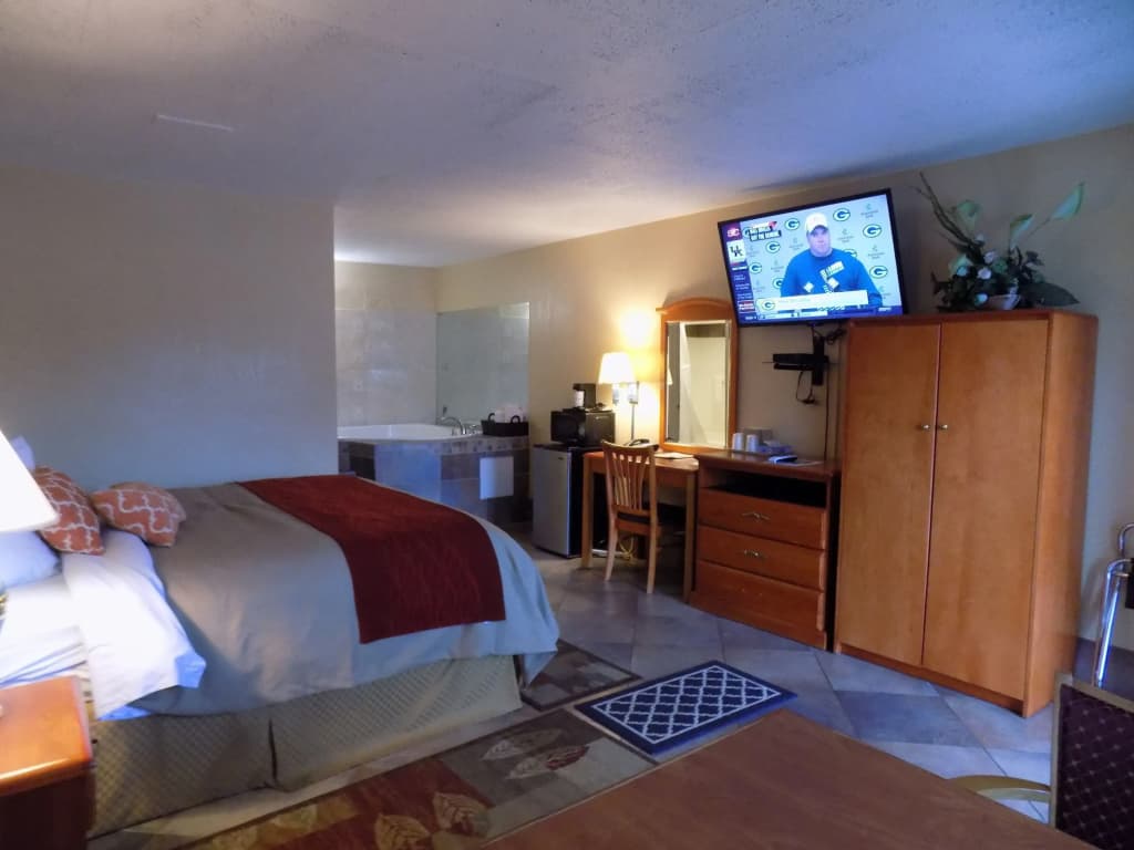 Double Suite full double bed
