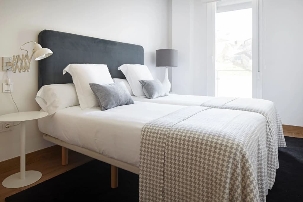 2 Bedrooms Apartment